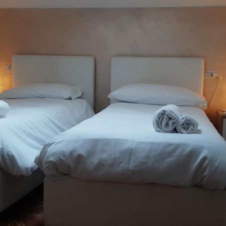 مالتشيزينيه Camere Porto Vecchio Con Parcheggio A Pochi Passi Dal Castello المظهر الخارجي الصورة
