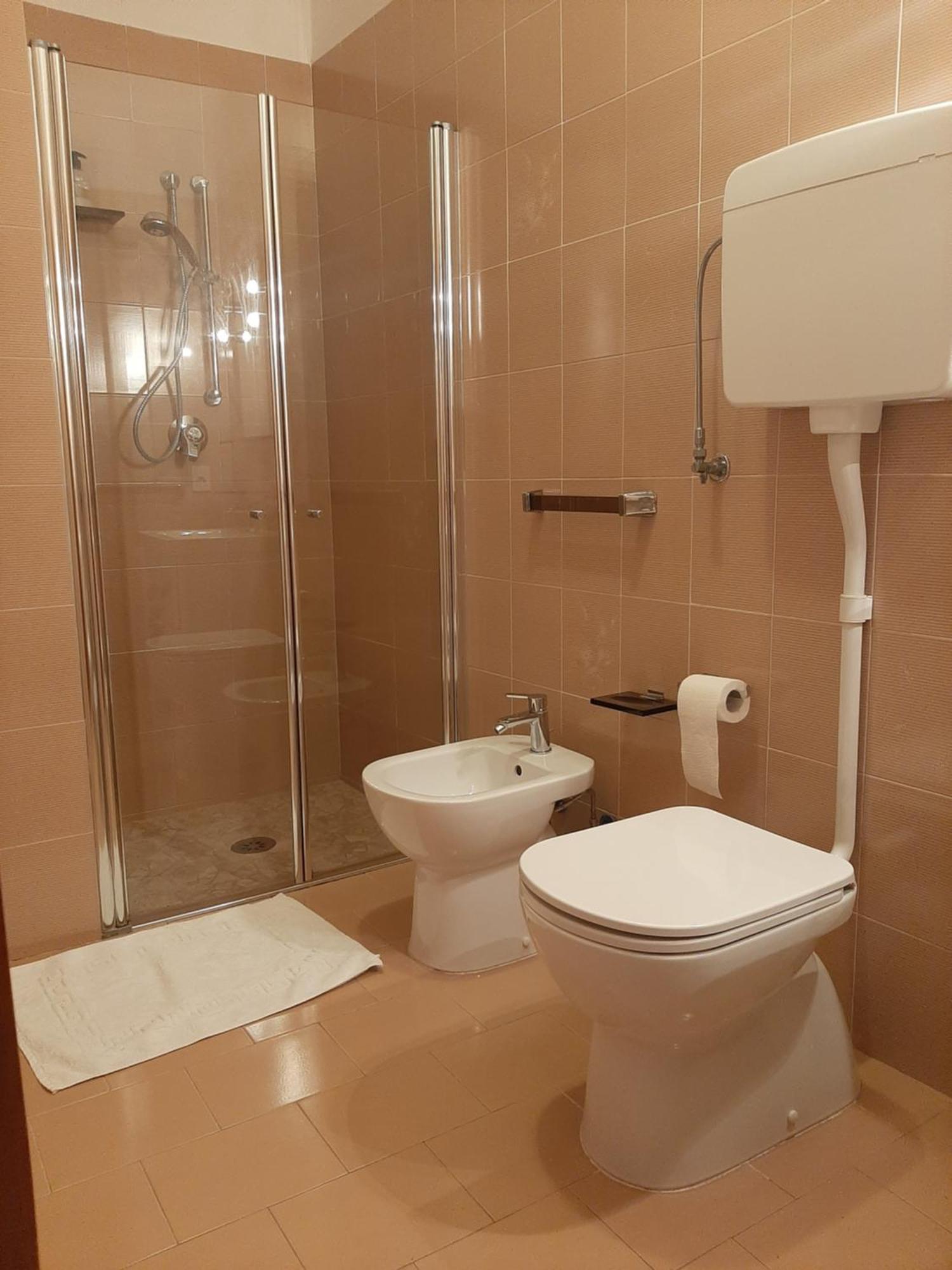 مالتشيزينيه Camere Porto Vecchio Con Parcheggio A Pochi Passi Dal Castello الغرفة الصورة