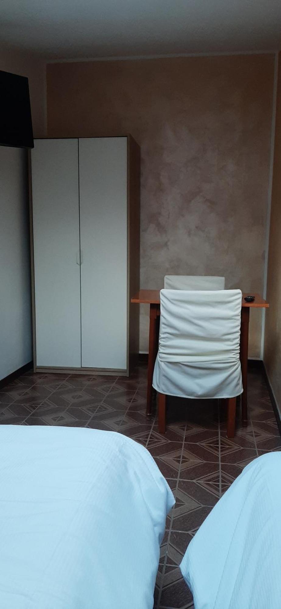 مالتشيزينيه Camere Porto Vecchio Con Parcheggio A Pochi Passi Dal Castello المظهر الخارجي الصورة