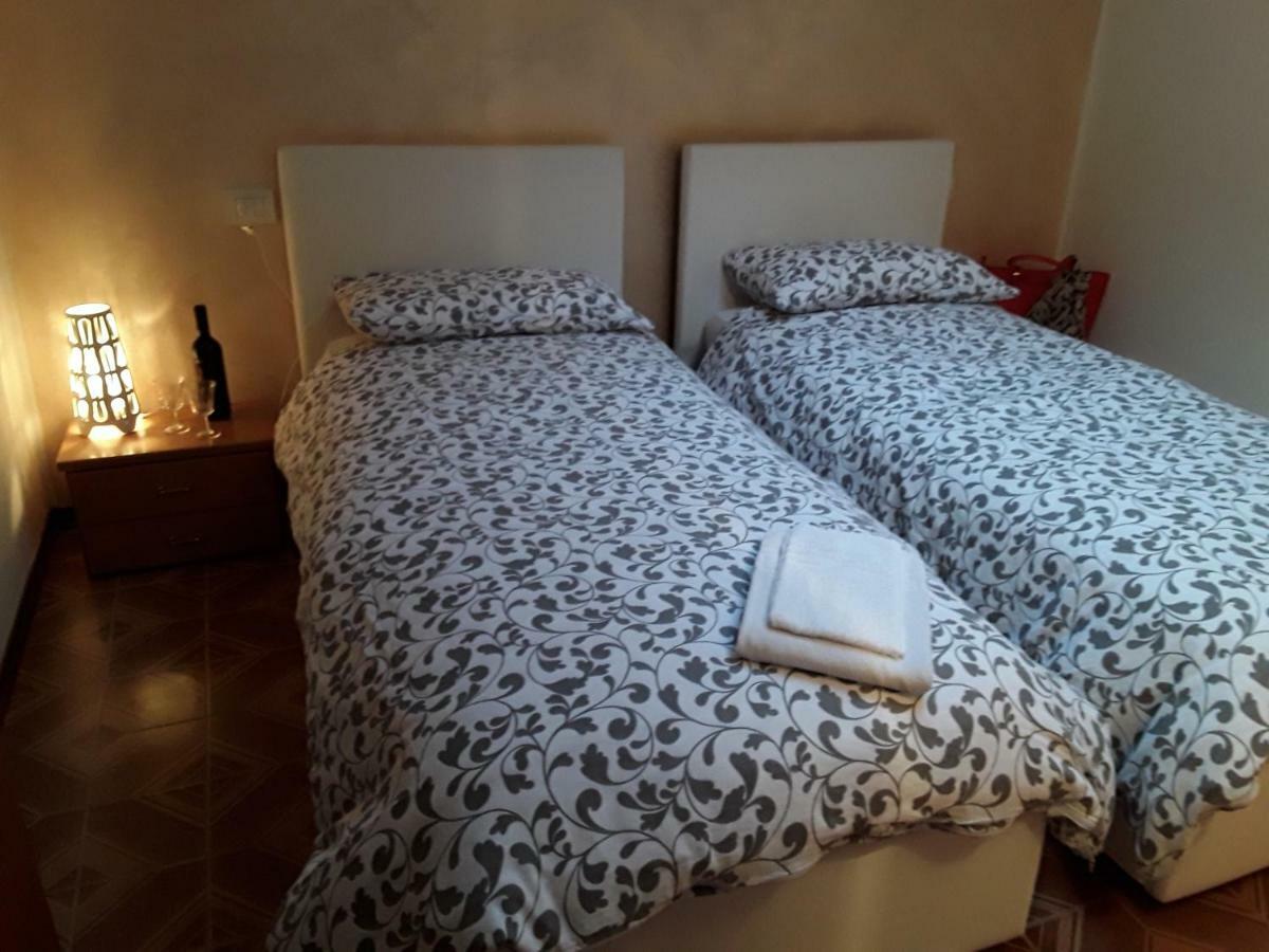 مالتشيزينيه Camere Porto Vecchio Con Parcheggio A Pochi Passi Dal Castello المظهر الخارجي الصورة