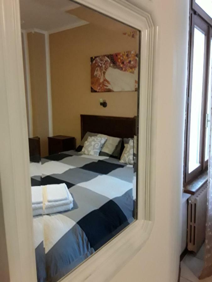 مالتشيزينيه Camere Porto Vecchio Con Parcheggio A Pochi Passi Dal Castello المظهر الخارجي الصورة